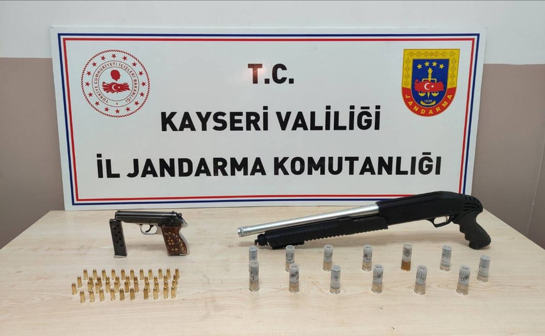 Jandarmadan ruhsatsız silah ve mühimmat ticaretine gözaltı